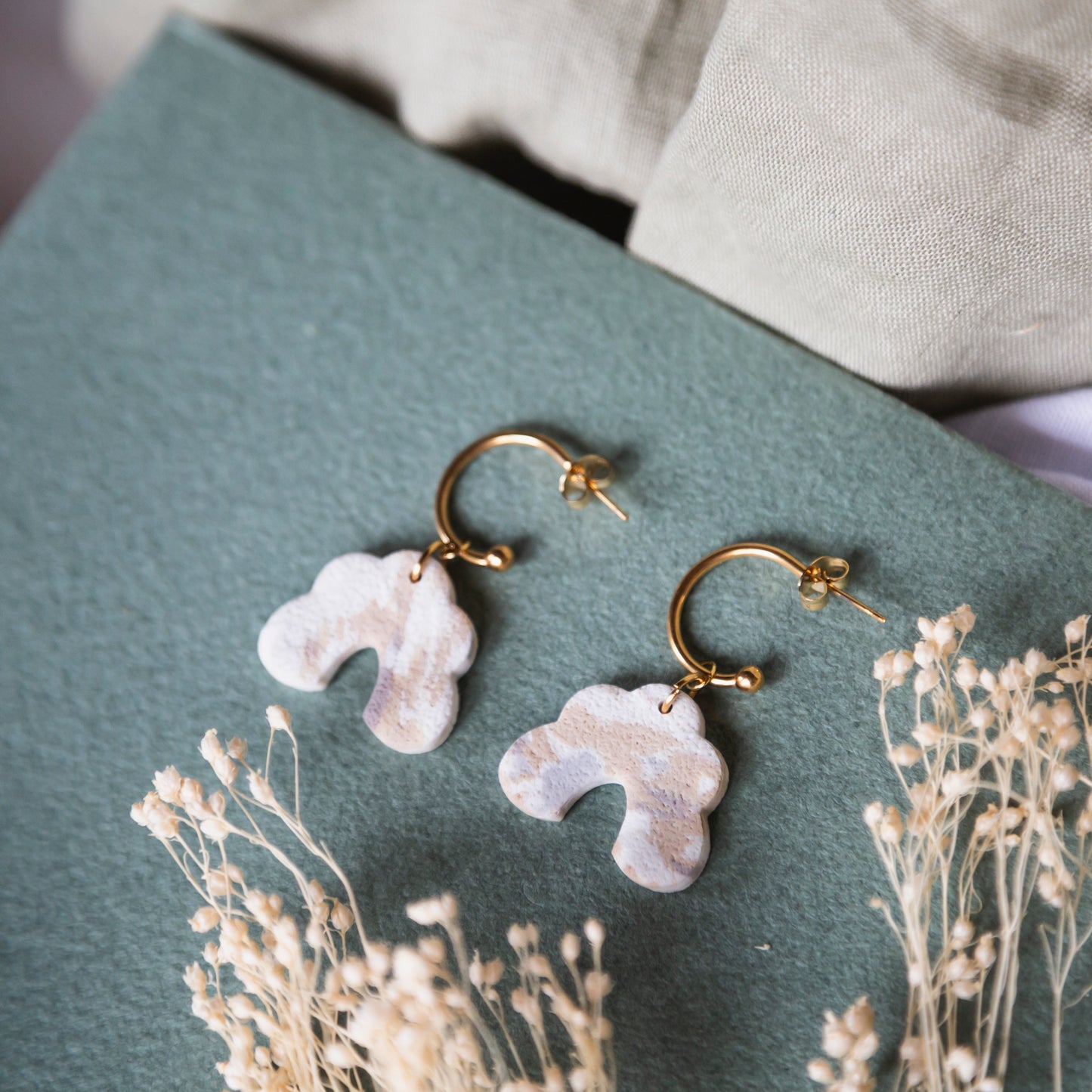 Pendientes acero dorado arco neutros