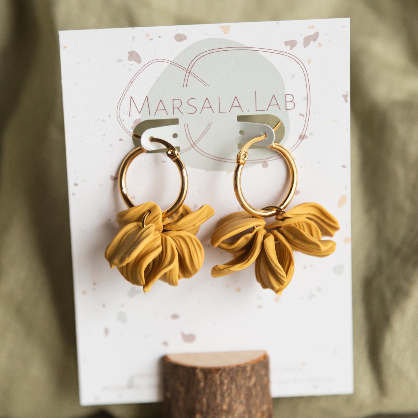 Pendientes aros pétalos amarillos