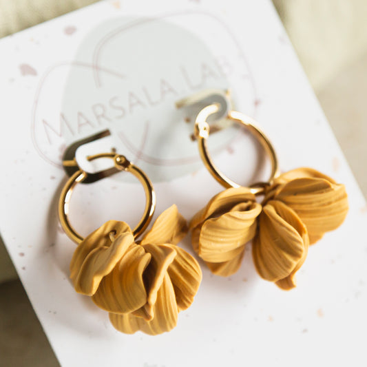Pendientes aros pétalos amarillos