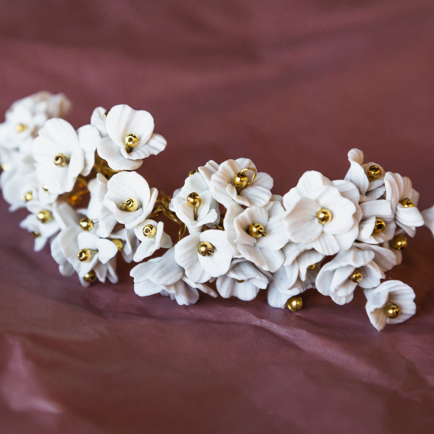 Tocado flores blanco roto